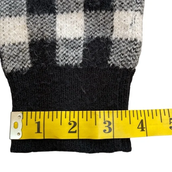 Buffalo Check Cropped Cardigan - Picture 13 of 14